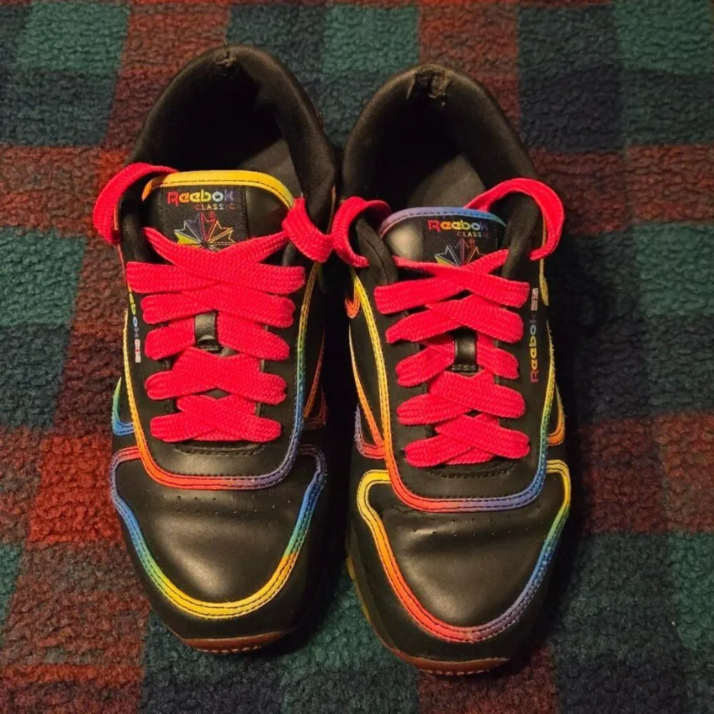 VINTAGE REEBOK CLASSIC RAINBOW COLORED SHOES YOUTH SIZE 6.5/WOMAN SIZE 8